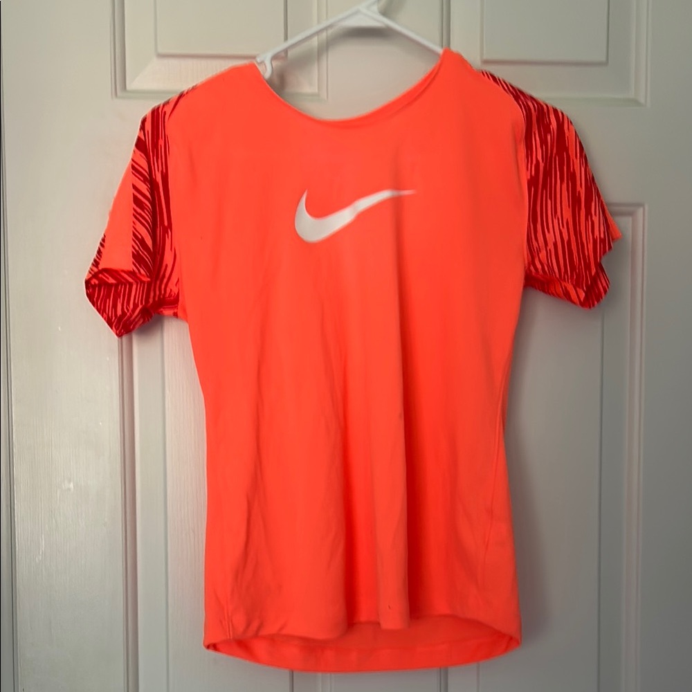 Nike Orange Short Sleeve Tee Vibrant and Comfortable